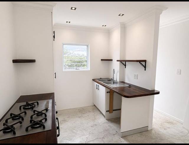 2 BEDROOM PROPERTY TO RENT IN FISH HOEK